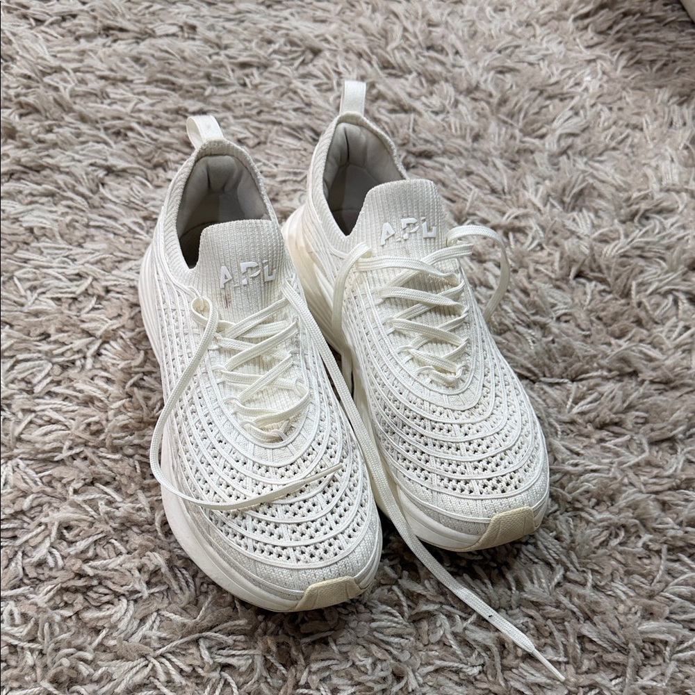 APL Women's US 8.5 white zipline